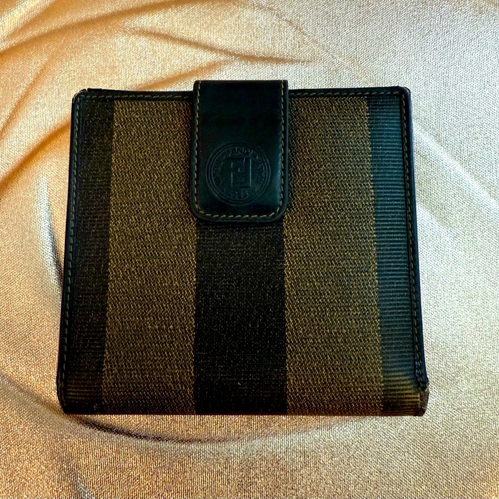 FENDI vintage Black and Brown Striped Wallet. 🌿